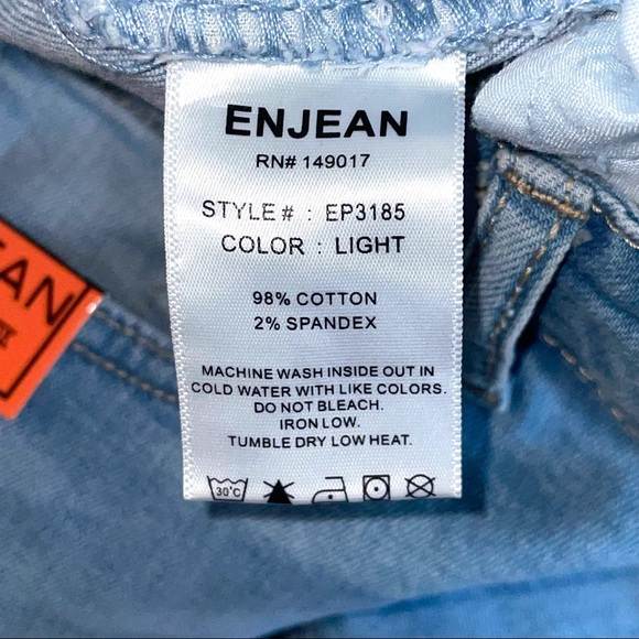 NWT High Rise Distressed Jeans - Picture 4 of 7